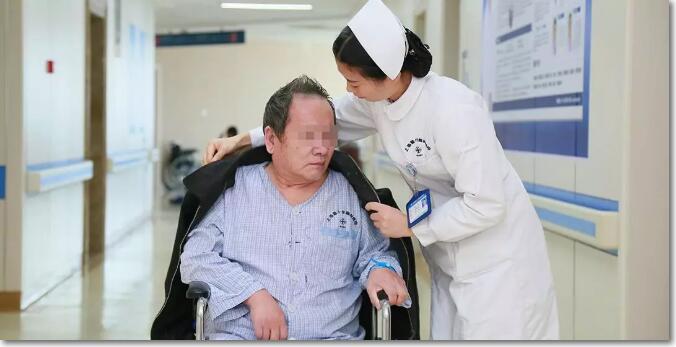 对患者的关心还包括生活中的嘘寒问暖