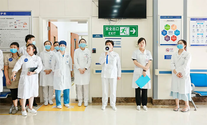 厉兵秣马 以练促战 ︱ 医院开展急诊批量伤员救治应急演练